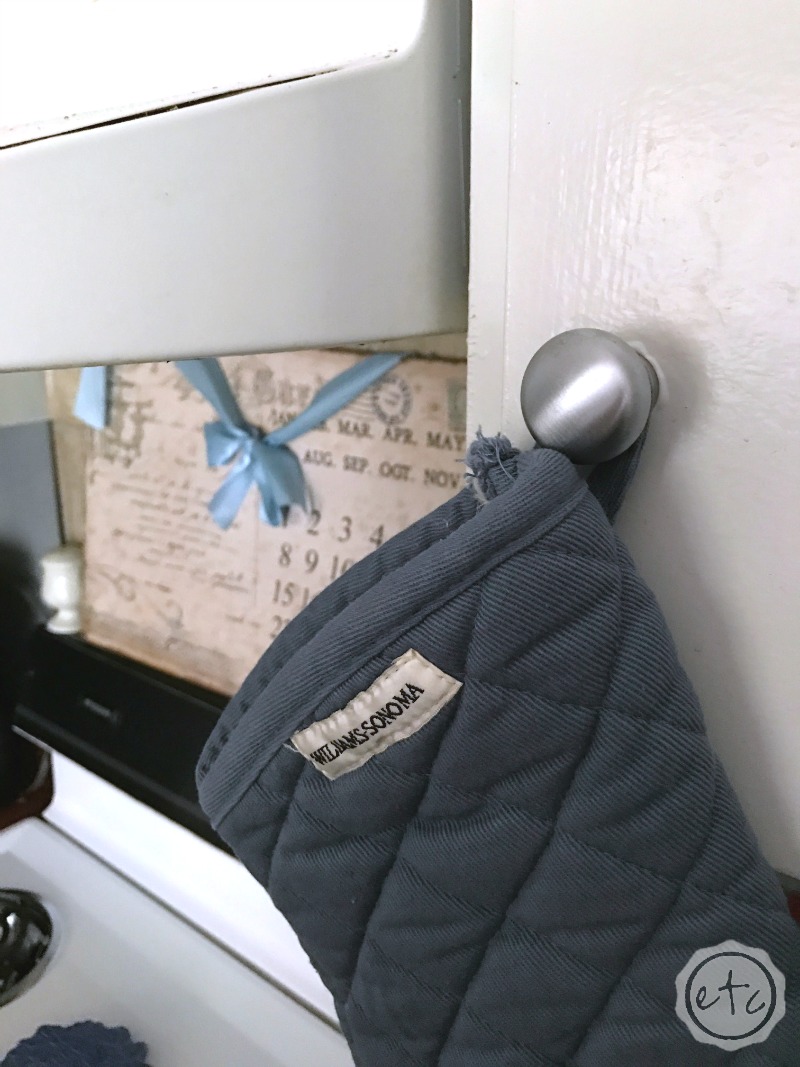 A Quick and Easy Kitchen Hardware Update!