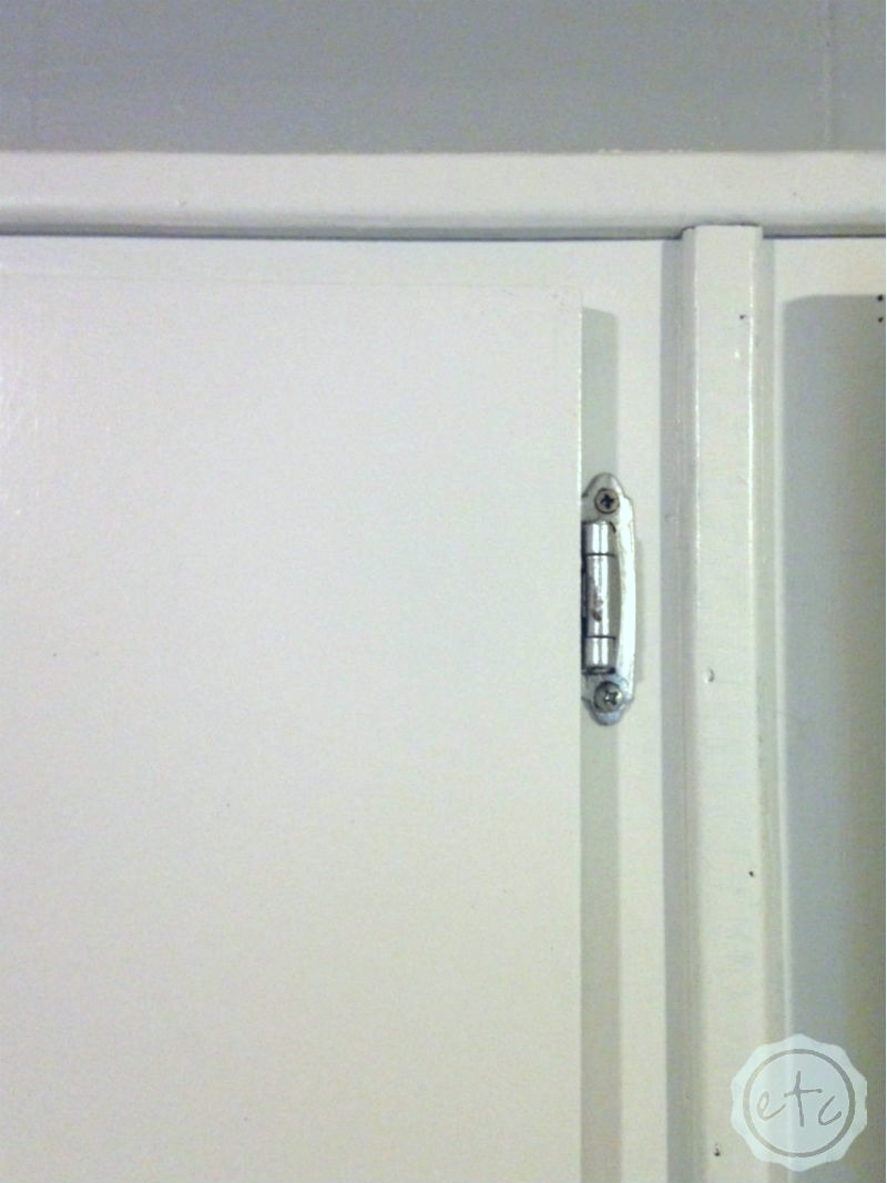 A Quick and Easy Kitchen Hardware Update!