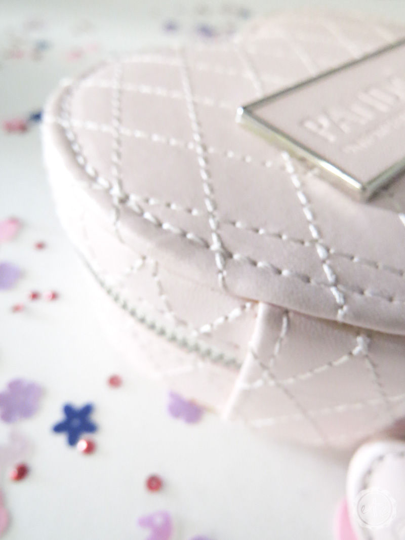 Beautiful white stitching shows off the quality of this amazing jewelery travel case